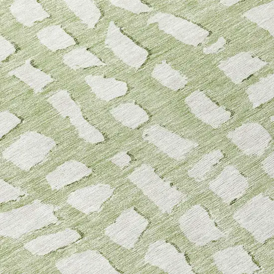 8' Artichoke Green And Ivory Round Abstract Washable Indoor Outdoor Area Rug Photo 9