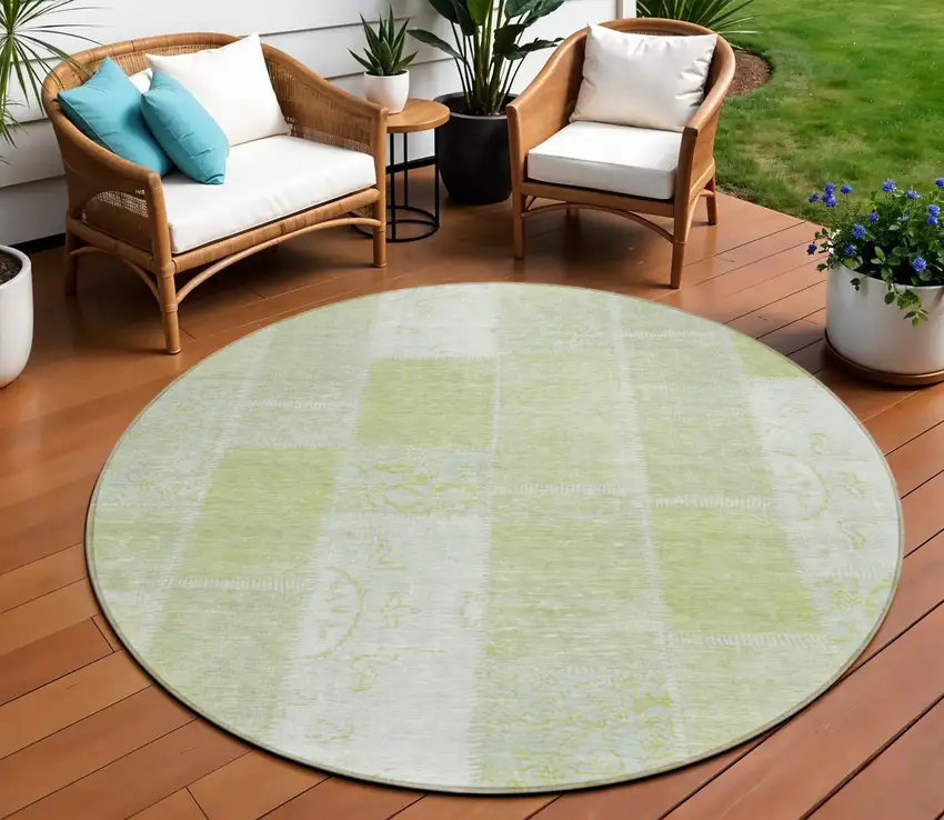 8' Artichoke Green And Ivory Round Patchwork Washable Indoor Outdoor Area Rug Photo 1