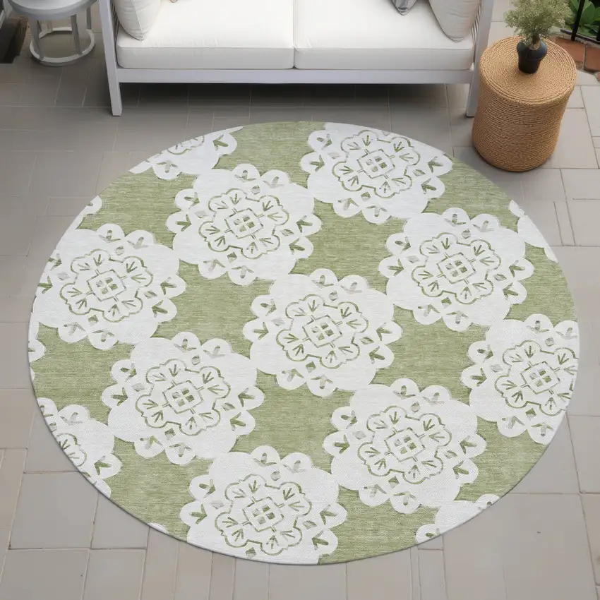 8' Artichoke Green And Ivory Round Quatrefoil Washable Indoor Outdoor Area Rug Photo 8