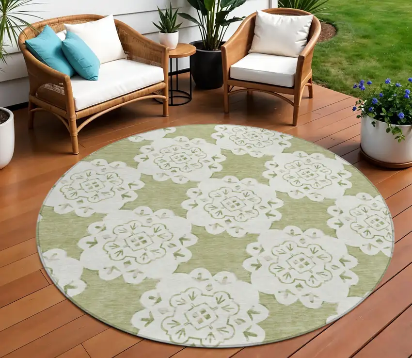 8' Artichoke Green And Ivory Round Quatrefoil Washable Indoor Outdoor Area Rug Photo 1
