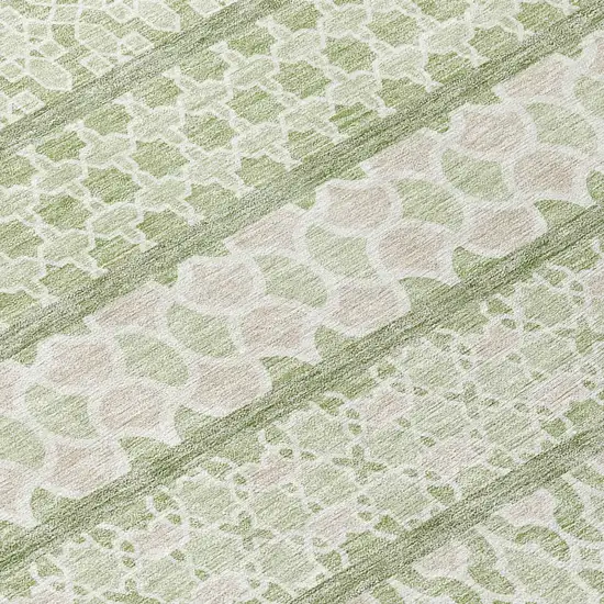 8' Artichoke Green And Ivory Round Quatrefoil Washable Indoor Outdoor Area Rug Photo 8