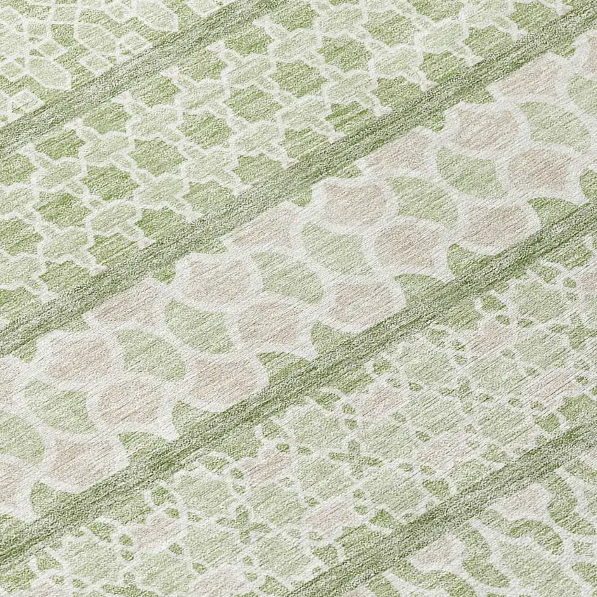 8' Artichoke Green And Ivory Round Quatrefoil Washable Indoor Outdoor Area Rug Photo 8