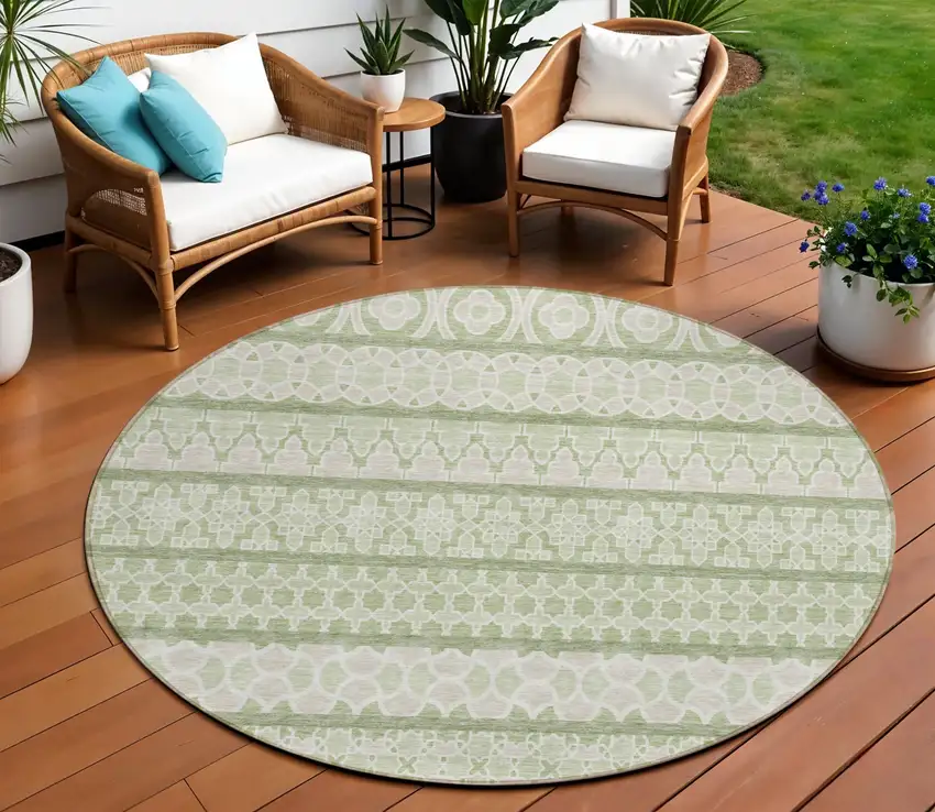 8' Artichoke Green And Ivory Round Quatrefoil Washable Indoor Outdoor Area Rug Photo 1