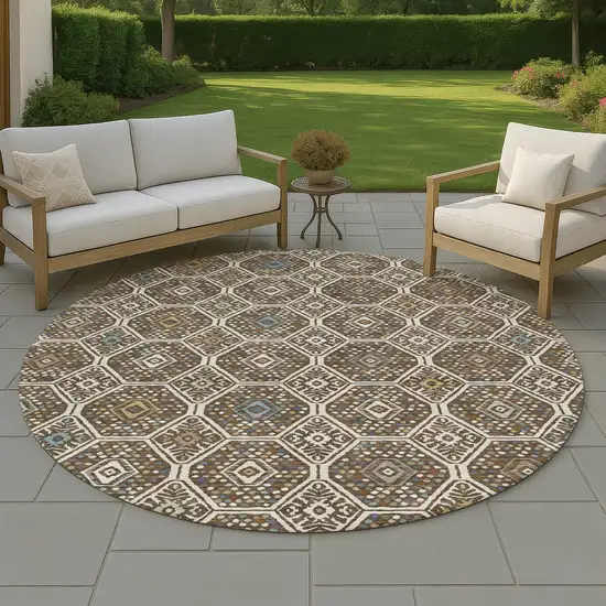 8' Beige And Chocolate Round Geometric Washable Indoor Outdoor Area Rug Photo 3