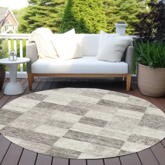 8' Beige And Gray Round Geometric Washable Indoor Outdoor Area Rug Photo 7