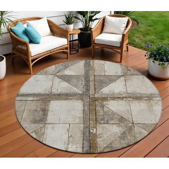 8' Beige And Gray Round Geometric Washable Indoor Outdoor Area Rug Photo 2