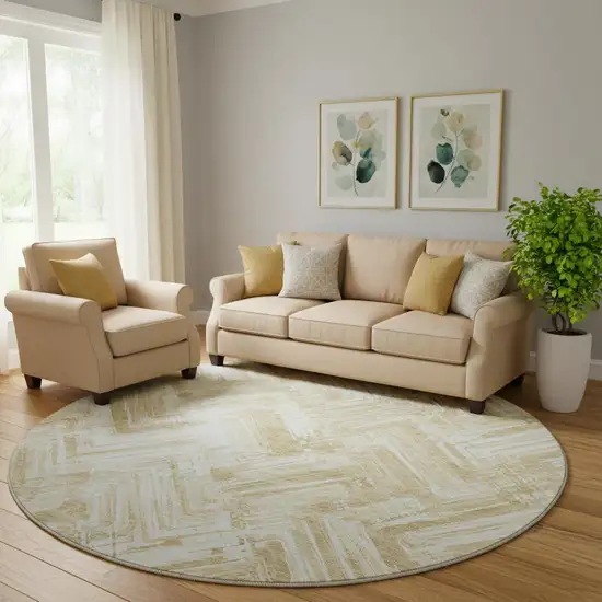 8' Beige And Ivory Chevron Washable Round Rug With UV Protection Photo 1