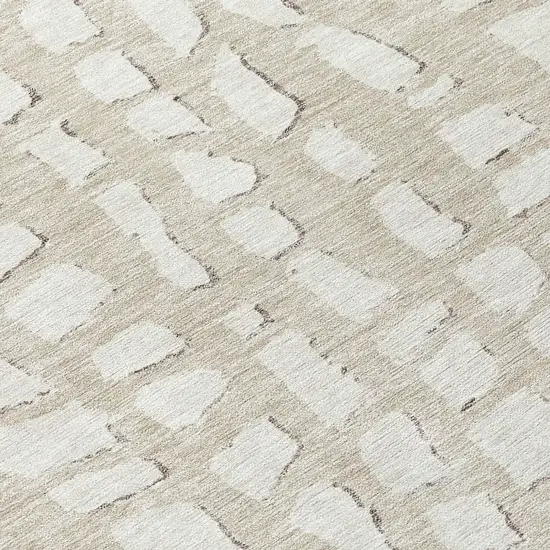8' Beige And Ivory Round Abstract Washable Indoor Outdoor Area Rug Photo 9