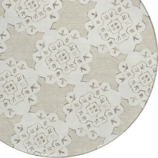 8' Beige And Ivory Round Quatrefoil Washable Indoor Outdoor Area Rug Photo 7