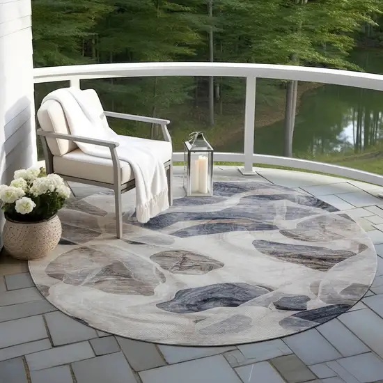 8' Beige And Navy Blue Round Abstract Washable Indoor Outdoor Area Rug Photo 5