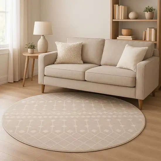 8' Beige Geometric Round Rug Photo 1