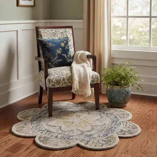 4' Beige Round Wool Floral Hand Tufted Area Rug Photo 1