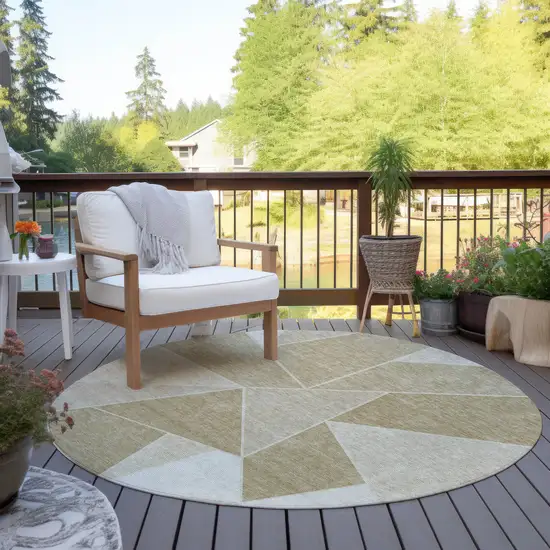 8' Beige Tan And Ivory Round Geometric Washable Indoor Outdoor Area Rug Photo 7