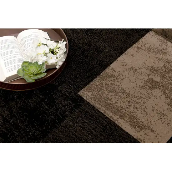 5' Beige and Brown Geometric Distressed Round Rug Photo 7