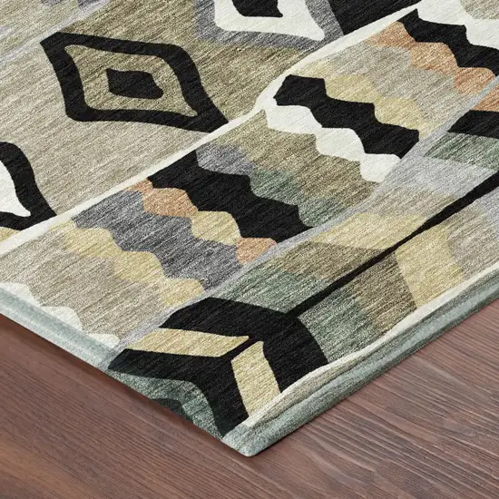8' Black And Beige Round Geometric Washable Indoor Outdoor Area Rug Photo 3