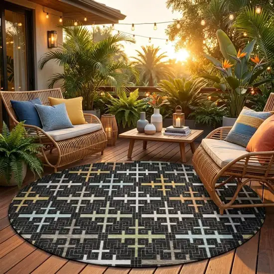 8' Black And Graphite Round Geometric Washable Indoor Outdoor Area Rug Photo 1