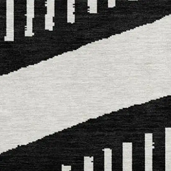 8' Black And Graphite Round Geometric Washable Indoor Outdoor Area Rug Photo 2