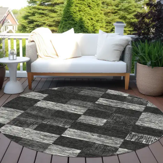 8' Black And Gray Round Geometric Washable Indoor Outdoor Area Rug Photo 7