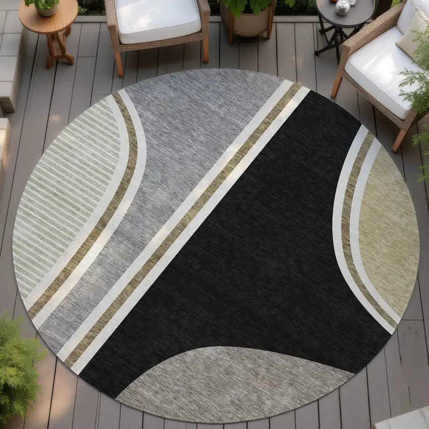 8' Black And Gray Round Geometric Washable Indoor Outdoor Area Rug Photo 4