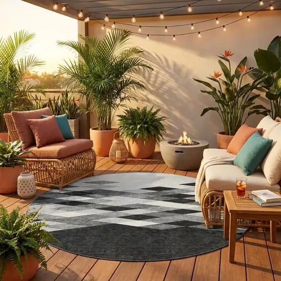 8' Black And Gray Round Geometric Washable Indoor Outdoor Area Rug Photo 1