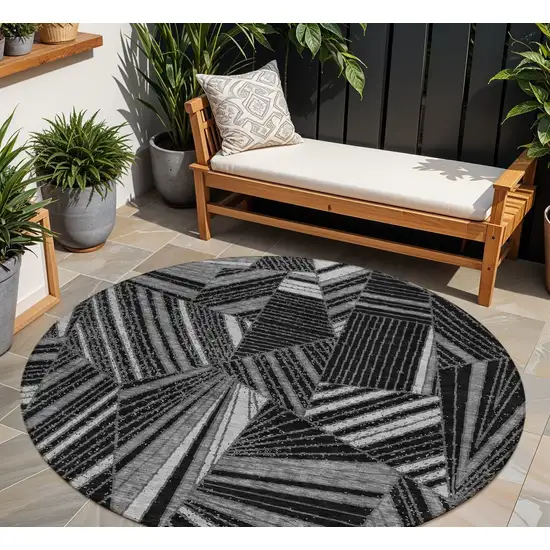 8' Black And Gray Round Geometric Washable Indoor Outdoor Area Rug Photo 1