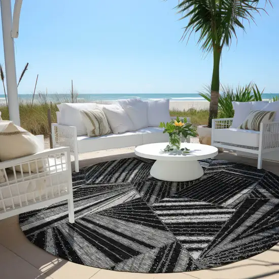 8' Black And Gray Round Geometric Washable Indoor Outdoor Area Rug Photo 7