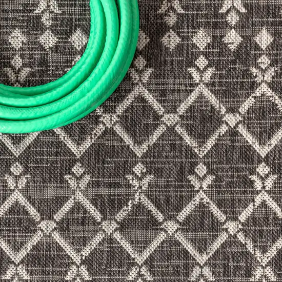 9' Black And Gray Round Trellis Indoor Outdoor Area Rug Photo 7