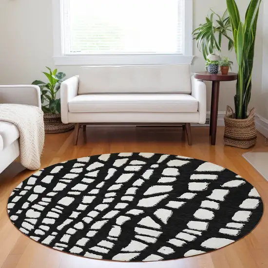 8' Black And Ivory Cobblestone Washable Round Rug With UV Protection Photo 5