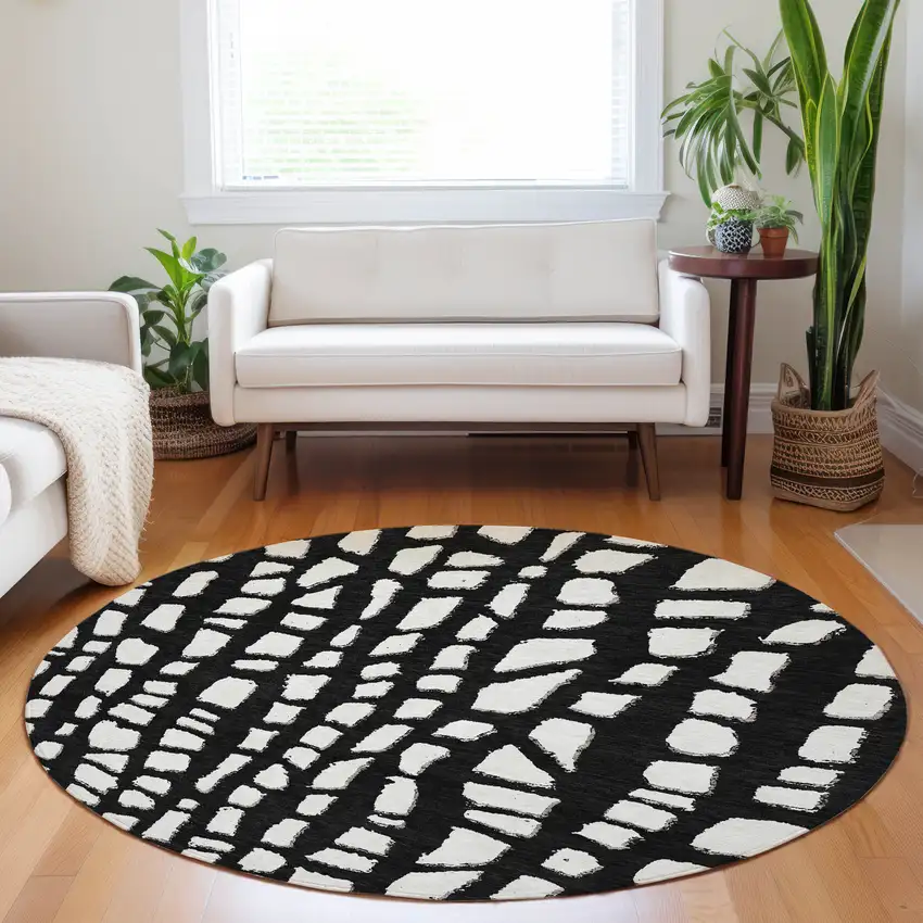 8' Black And Ivory Cobblestone Washable Round Rug With UV Protection Photo 5