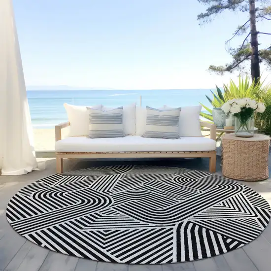 8' Black And Ivory Round Abstract Washable Indoor Outdoor Area Rug Photo 6