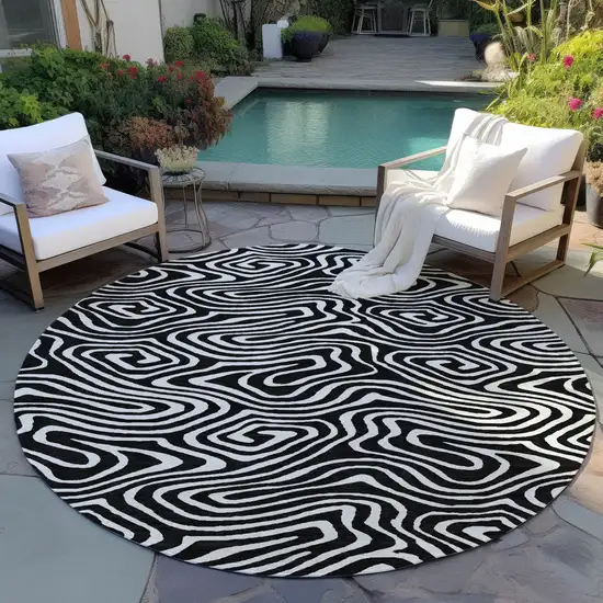 8' Black And Ivory Round Abstract Washable Indoor Outdoor Area Rug Photo 6