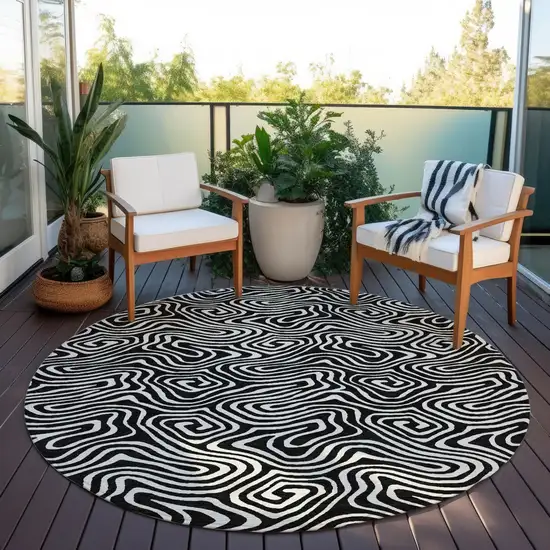 8' Black And Ivory Round Abstract Washable Indoor Outdoor Area Rug Photo 6