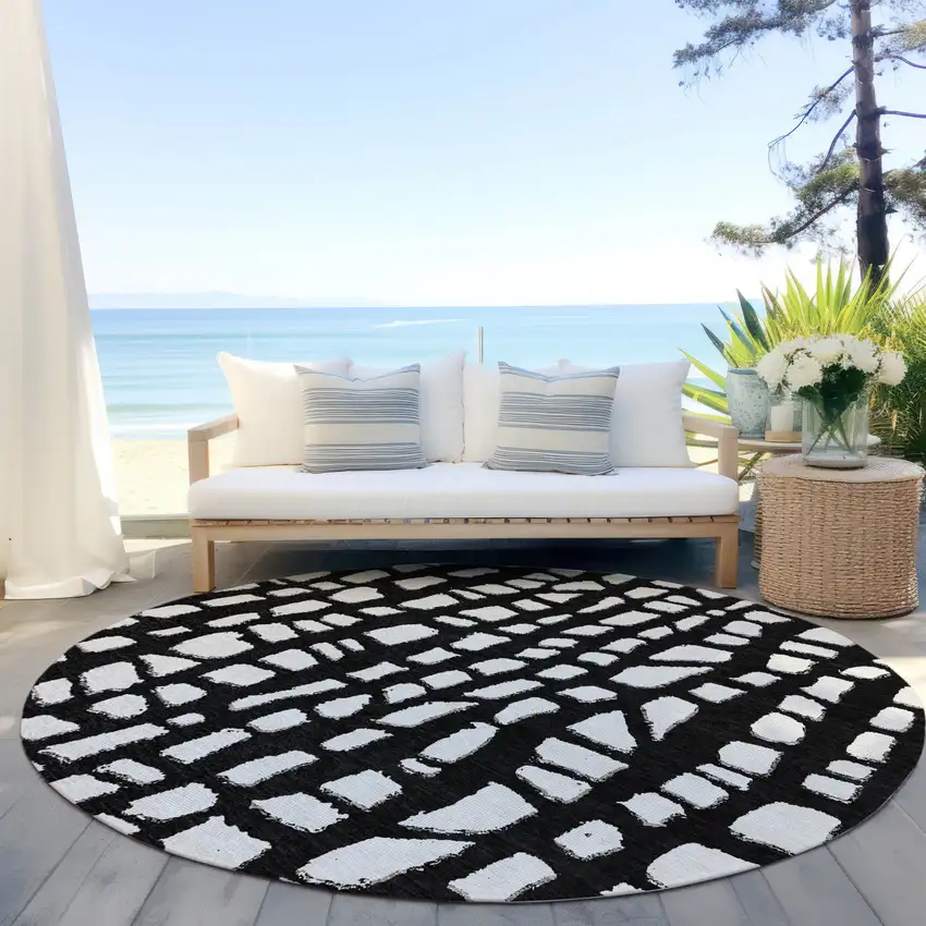 8' Black And Ivory Round Abstract Washable Indoor Outdoor Area Rug Photo 6