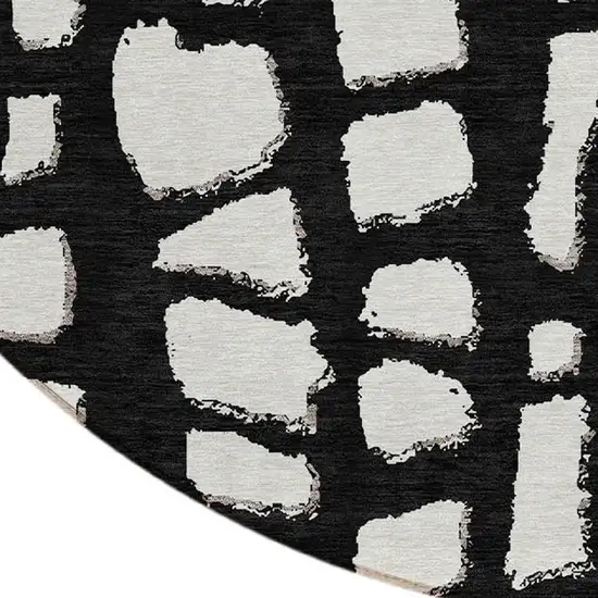 8' Black And Ivory Round Abstract Washable Indoor Outdoor Area Rug Photo 4