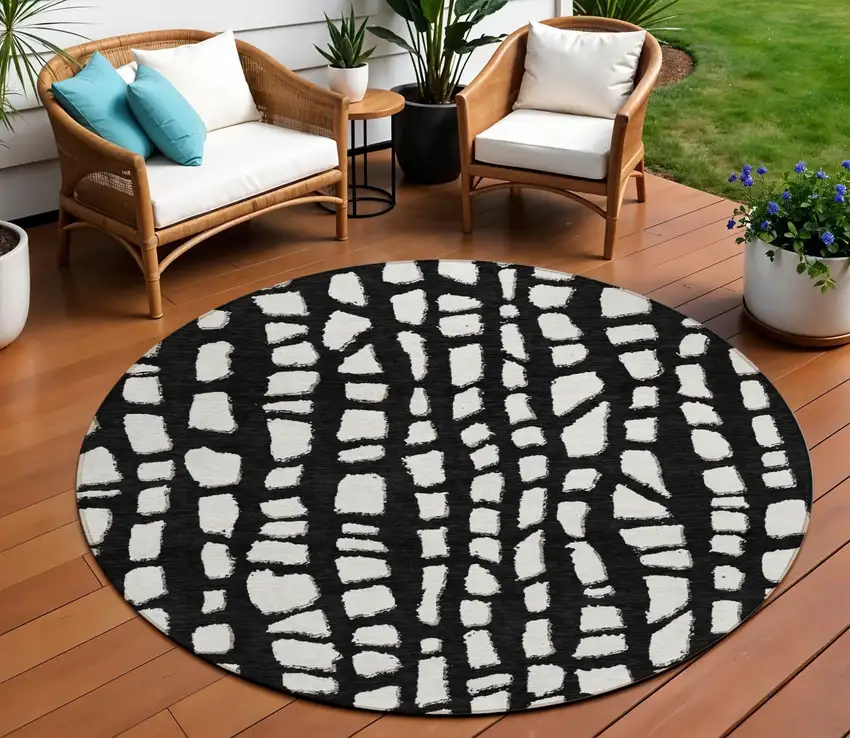 8' Black And Ivory Round Abstract Washable Indoor Outdoor Area Rug Photo 1
