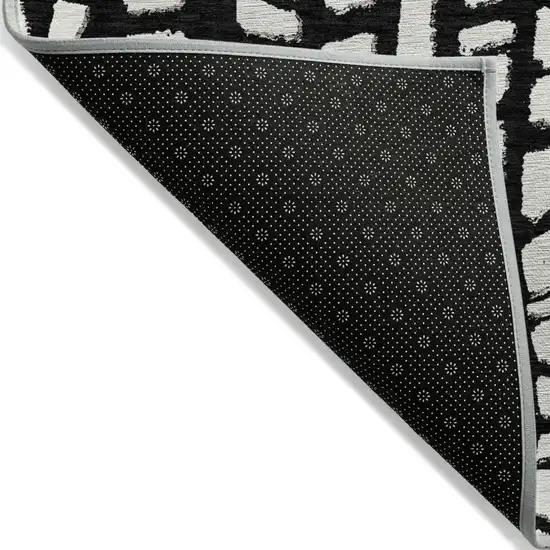 8' Black And Ivory Round Abstract Washable Indoor Outdoor Area Rug Photo 2