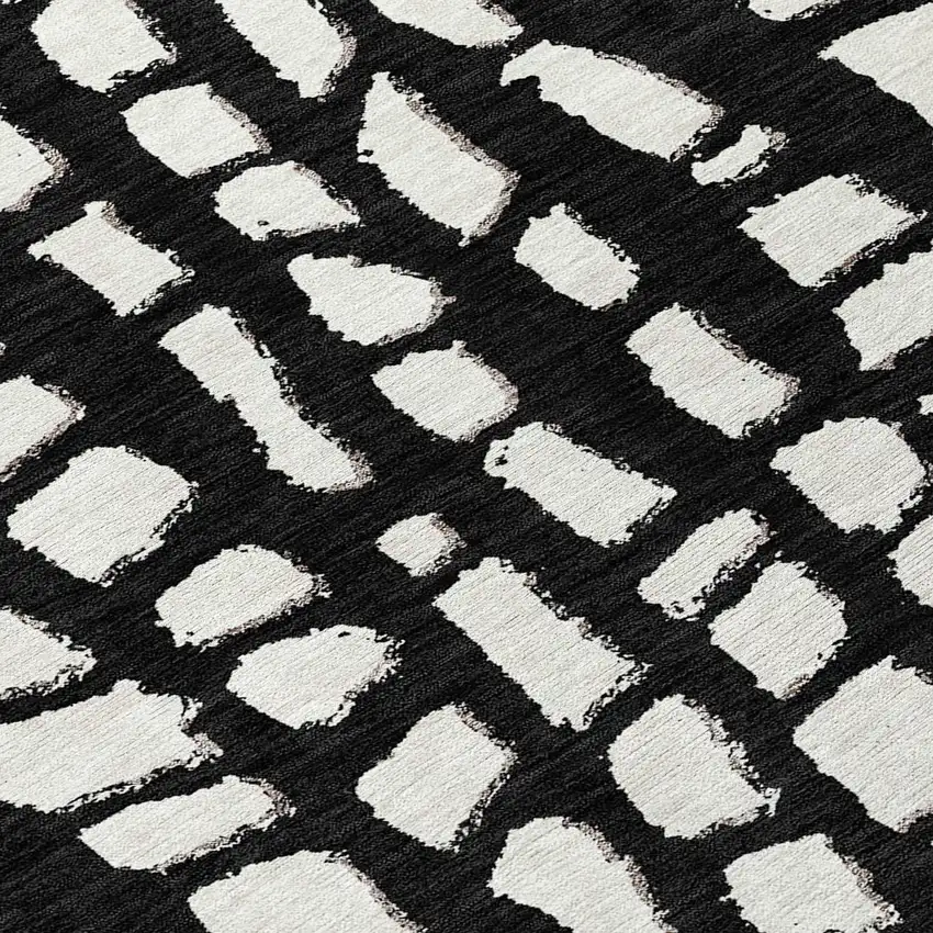 8' Black And Ivory Round Abstract Washable Indoor Outdoor Area Rug Photo 9