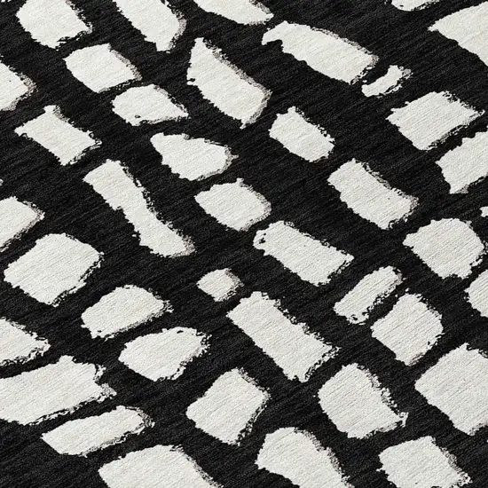 8' Black And Ivory Round Abstract Washable Indoor Outdoor Area Rug Photo 9
