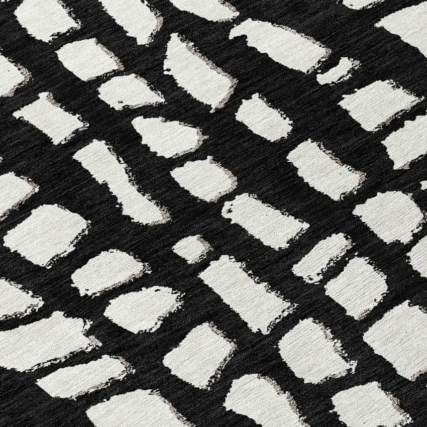 8' Black And Ivory Round Abstract Washable Indoor Outdoor Area Rug Photo 9