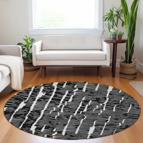 8' Black And Ivory Round Abstract Washable Indoor Outdoor Area Rug Photo 9