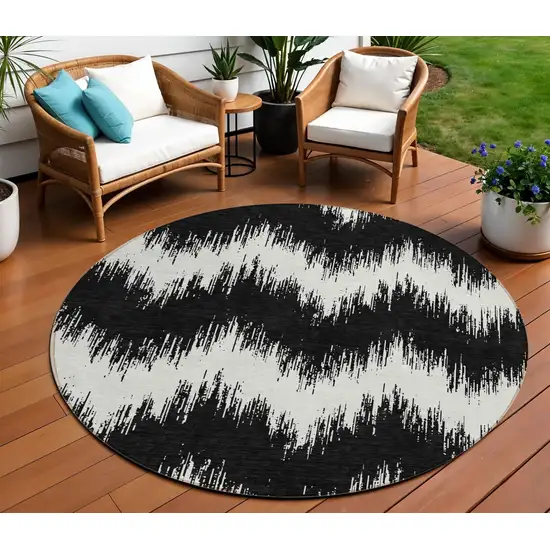 8' Black And Ivory Round Chevron Washable Indoor Outdoor Area Rug Photo 1