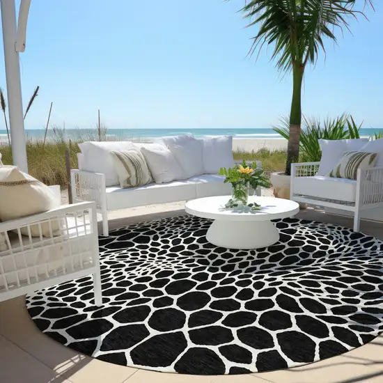 8' Black And Ivory Round Geometric Washable Indoor Outdoor Area Rug Photo 7