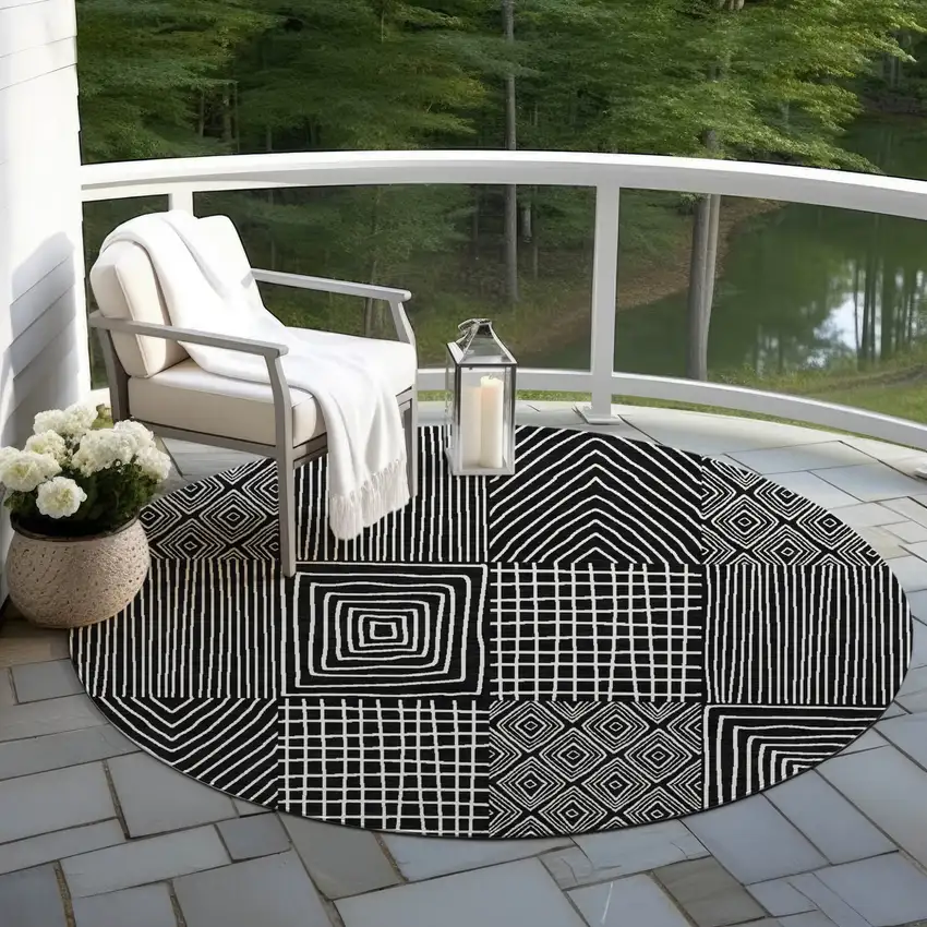 8' Black And Ivory Round Geometric Washable Indoor Outdoor Area Rug Photo 7