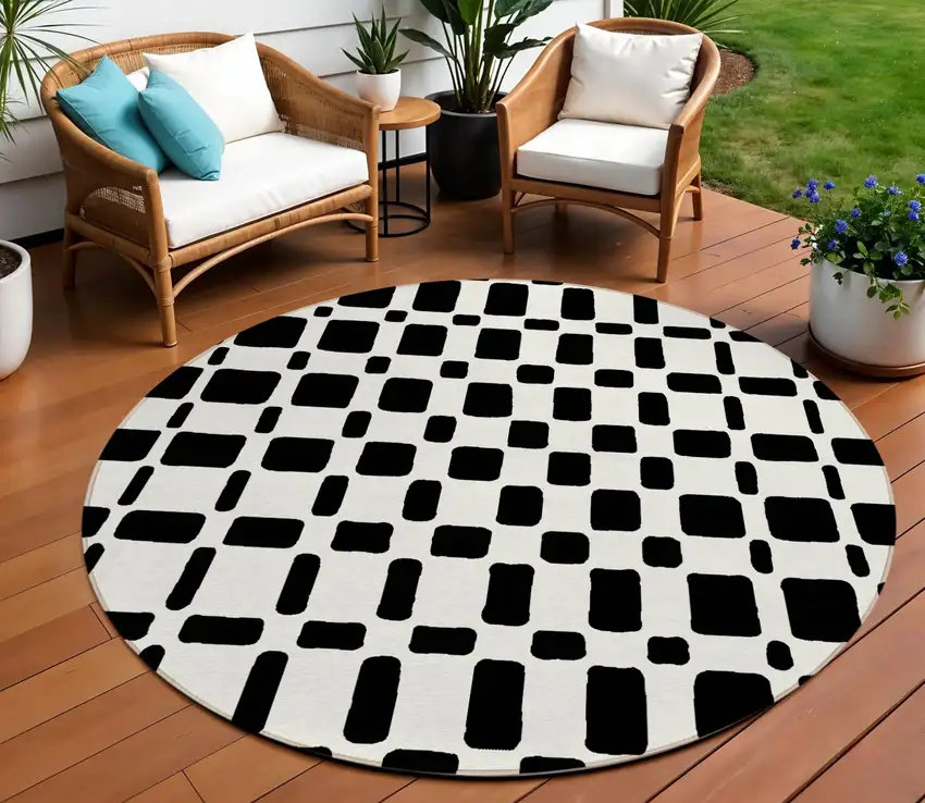 8' Black And Ivory Round Geometric Washable Indoor Outdoor Area Rug Photo 1