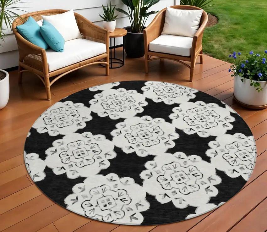 8' Black And Ivory Round Quatrefoil Washable Indoor Outdoor Area Rug Photo 1