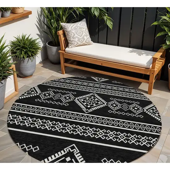 8' Black And Ivory Round Southwestern Washable Indoor Outdoor Area Rug Photo 1