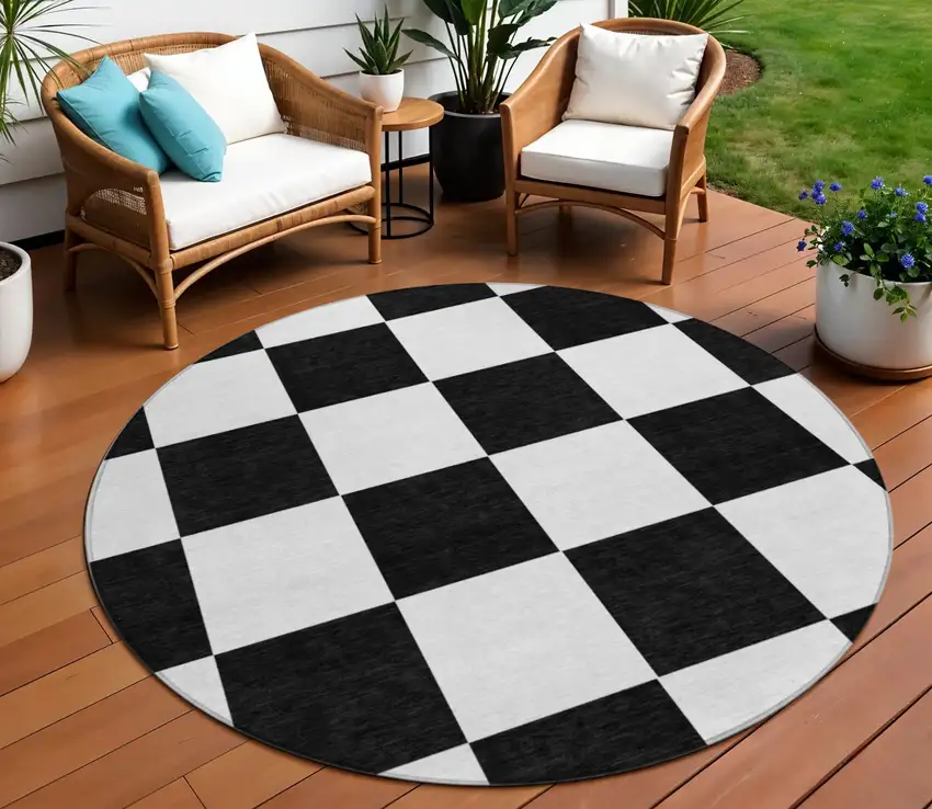 8' Black And White Round Geometric Washable Indoor Outdoor Area Rug Photo 1