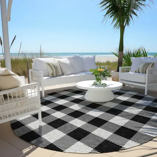 8' Black Gray And Ivory Round Plaid Washable Indoor Outdoor Area Rug Photo 6