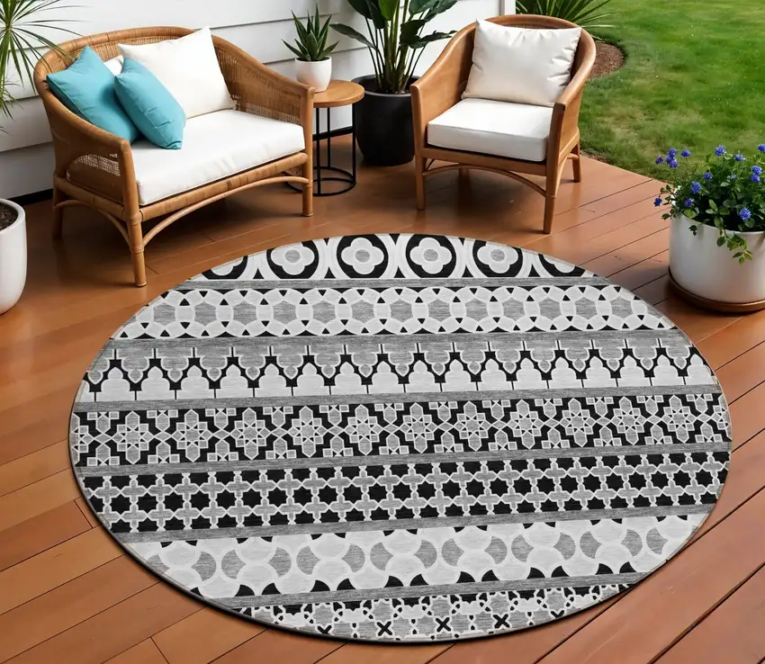 8' Black Gray And Ivory Round Quatrefoil Washable Indoor Outdoor Area Rug Photo 1