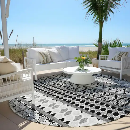 8' Black Gray And Ivory Round Quatrefoil Washable Indoor Outdoor Area Rug Photo 6